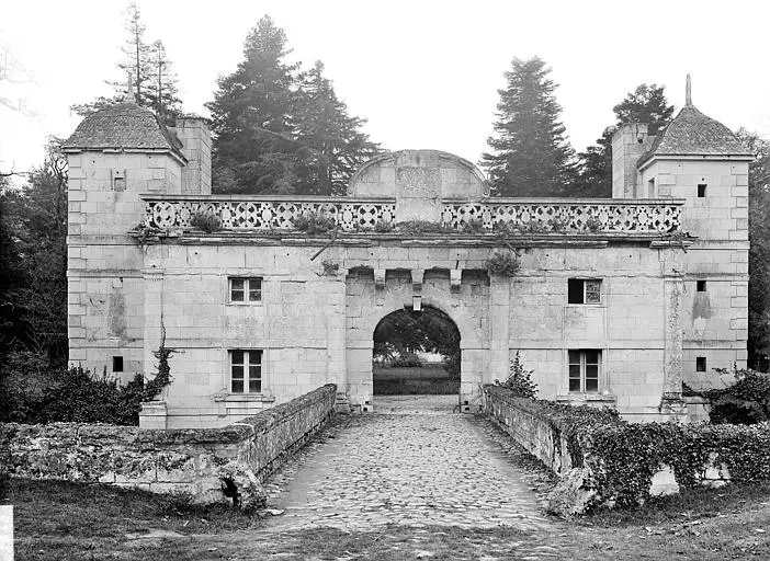 Picture of Château de Clairvaux - POP Plateforme Ouverte du Patrimoine / Base Mérimée - © Ministère de la Culture (France), Médiathèque du patrimoine et de la photographie, diffusion RMN-GP