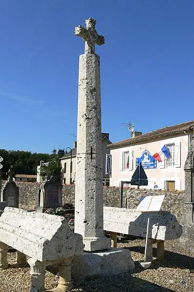 Picture of Graveyard - PèreForez - © Creative Commons (https://creativecommons.org/licenses/by-sa/4.0/deed.fr)