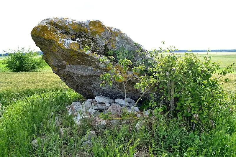 Picture of Sandstone Bernazay dolmen - Liberliger - © Creative Commons (https://creativecommons.org/licenses/by-sa/4.0/deed.fr)
