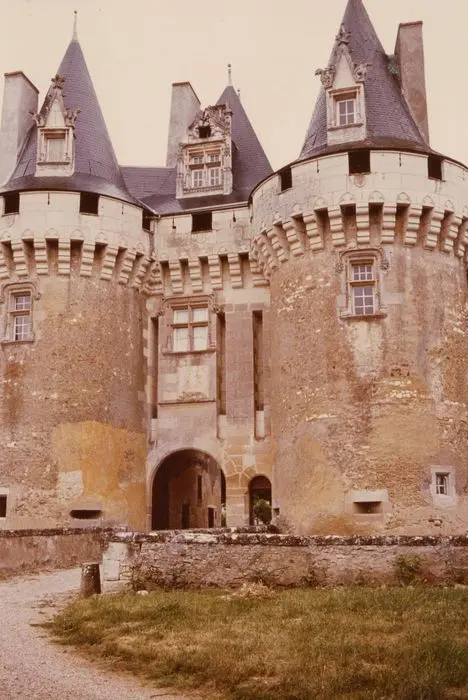 Foto von Château des Roches - POP Plateforme Ouverte du Patrimoine / Base Mérimée - © Ministère de la Culture (France), Médiathèque du patrimoine et de la photographie, tous droits réservés