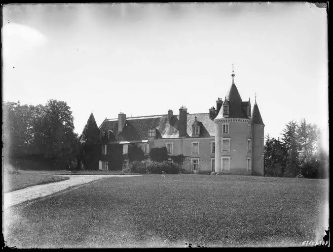 Picture of Château du Breuil - POP Plateforme Ouverte du Patrimoine / Base Mérimée - © Ministère de la Culture (France), Médiathèque du patrimoine et de la photographie, diffusion GrandPalaisRmn Photo