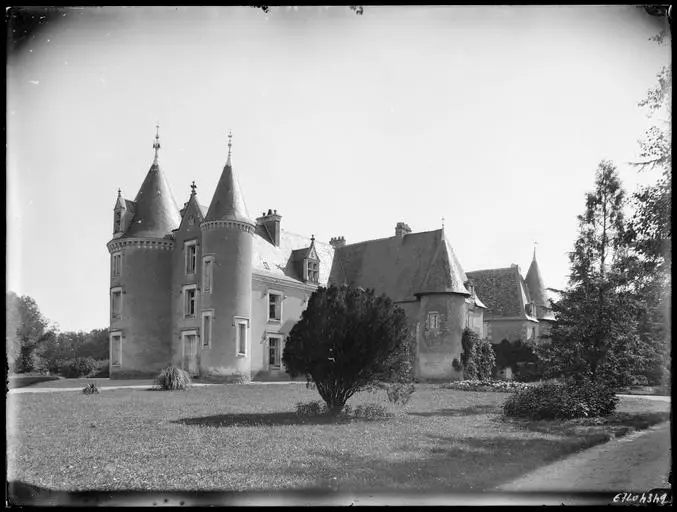 Picture of Château du Breuil - POP Plateforme Ouverte du Patrimoine / Base Mérimée - © Ministère de la Culture (France), Médiathèque du patrimoine et de la photographie, diffusion GrandPalaisRmn Photo