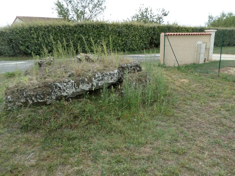 Picture of Dolmen - POP Plateforme Ouverte du Patrimoine / Base Mérimée - © Ministère de la Culture (France), Direction Régionale des Affaires Culturelles de Nouvelle-Aquitaine – Tous droits réservés 