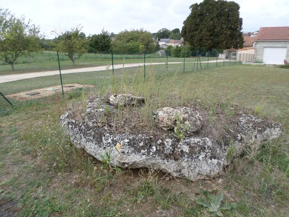 Picture of Dolmen - POP Plateforme Ouverte du Patrimoine / Base Mérimée - © Ministère de la Culture (France), Direction Régionale des Affaires Culturelles de Nouvelle-Aquitaine – Tous droits réservés 