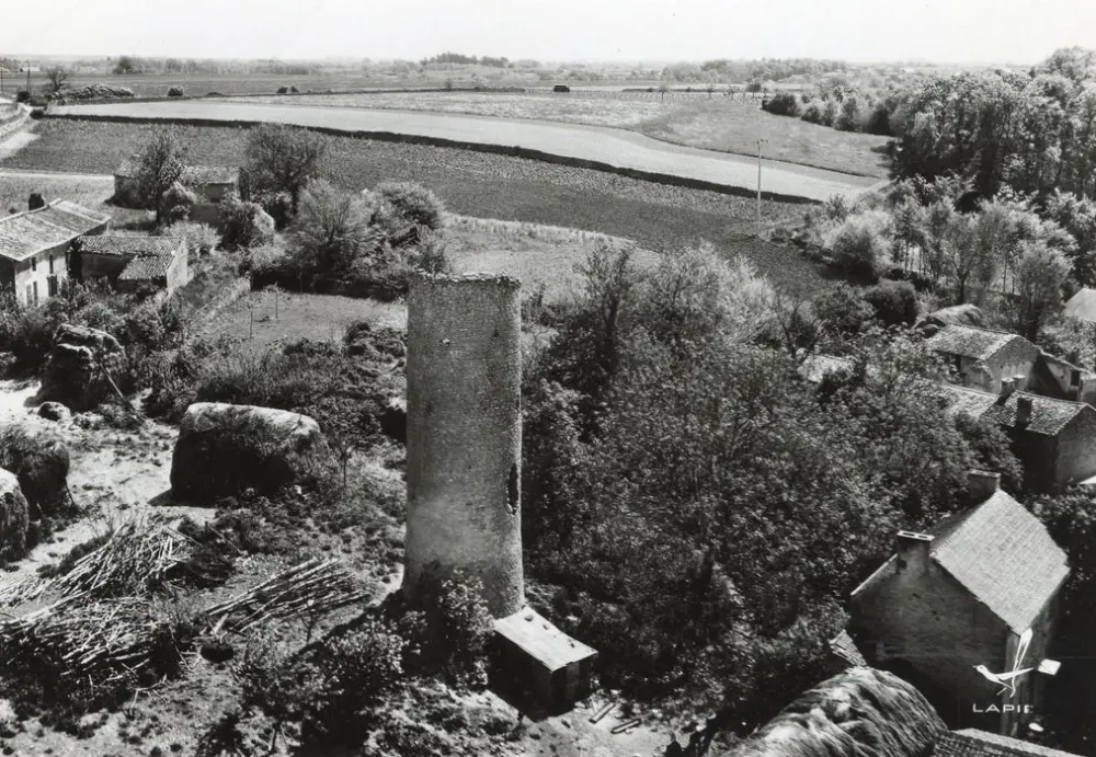 Picture of Château de Grandmaison (old) - POP Plateforme Ouverte du Patrimoine / Base Mérimée - © Ministère de la Culture (France), Médiathèque du patrimoine et de la photographie, tous droits réservés