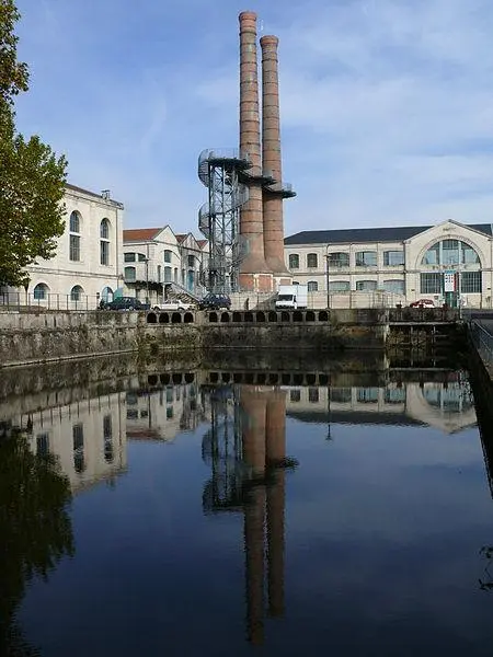 Picture of Arms Manufacture, currently automotive museum - MOSSOT - © Creative Commons (https://creativecommons.org/licenses/by-sa/4.0/deed.fr)