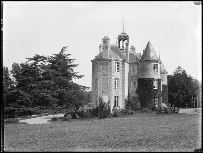 Picture of Bierson Castle - POP Plateforme Ouverte du Patrimoine / Base Mérimée - © Ministère de la Culture (France), Médiathèque du patrimoine et de la photographie, diffusion GrandPalaisRmn Photo