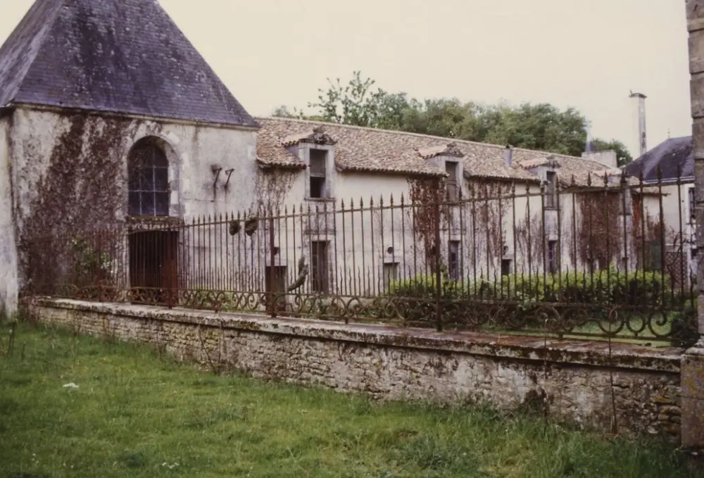 Picture of Galmoisin castle - POP Plateforme Ouverte du Patrimoine / Base Mérimée - © Ministère de la Culture (France), Médiathèque du patrimoine et de la photographie, tous droits réservés