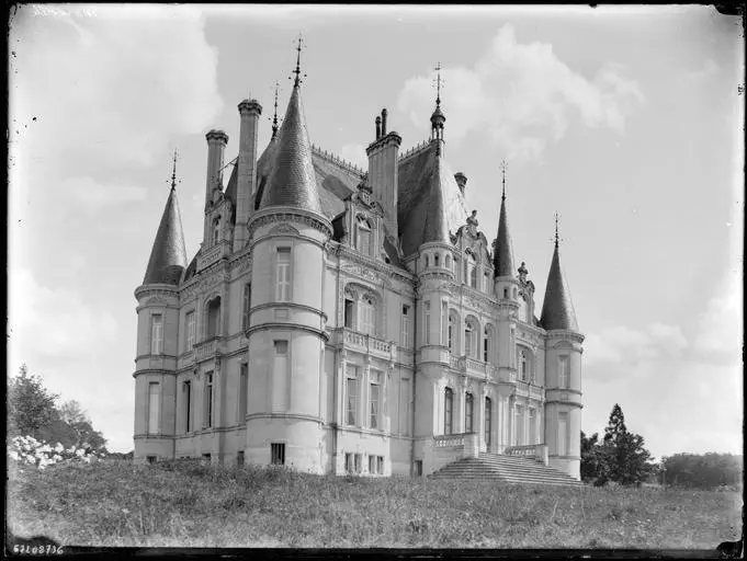 Picture of Mariéville castle and surroundings - POP Plateforme Ouverte du Patrimoine / Base Mérimée - © Ministère de la Culture (France), Médiathèque du patrimoine et de la photographie, diffusion GrandPalaisRmn Photo