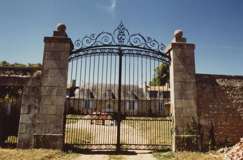 Foto de Logis de Vaumoret - POP Plateforme Ouverte du Patrimoine / Base Mérimée - © Ministère de la Culture (France), Médiathèque du patrimoine et de la photographie, tous droits réservés