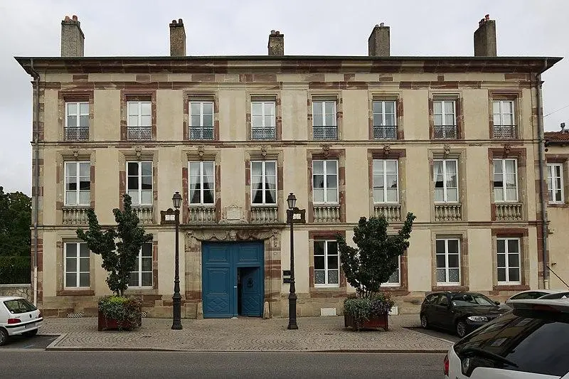 Foto von Gebäude - Pymouss - © Creative Commons (https://creativecommons.org/licenses/by-sa/4.0/deed.fr)