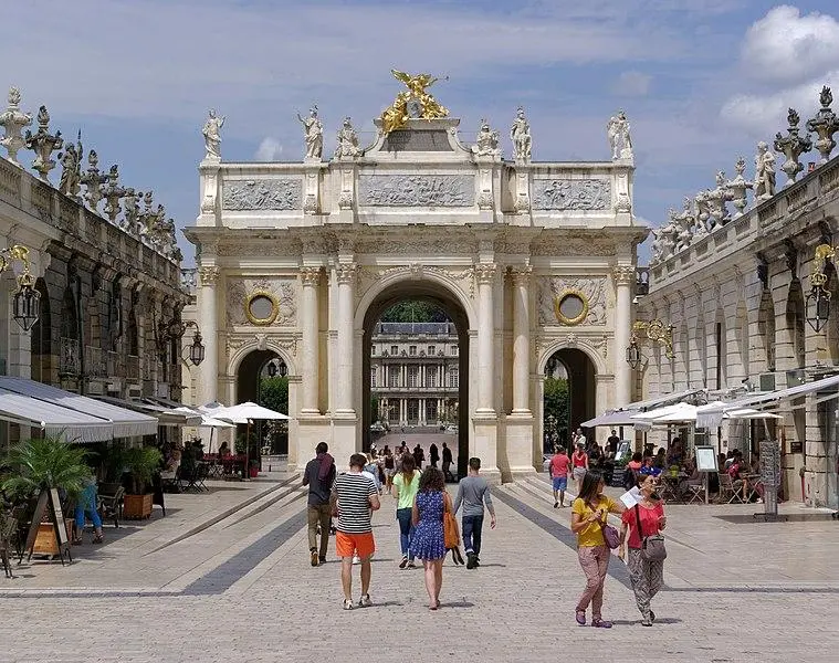 Foto von Zusammen von Place Stanislas, Rue Héré und Place de la carrière geformt - Berthold Werner - © Creative Commons (https://creativecommons.org/licenses/by-sa/4.0/deed.fr)