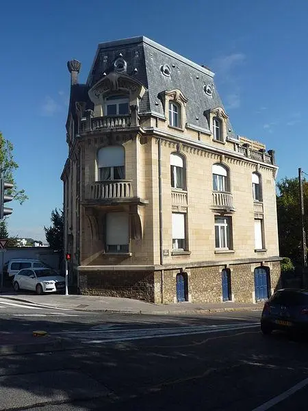 Foto von Gebäude - Claire Haquet - © Creative Commons (https://creativecommons.org/licenses/by-sa/4.0/deed.fr)