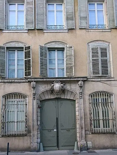 Foto von Gebäude - Doique - © Creative Commons (https://creativecommons.org/licenses/by-sa/4.0/deed.fr)