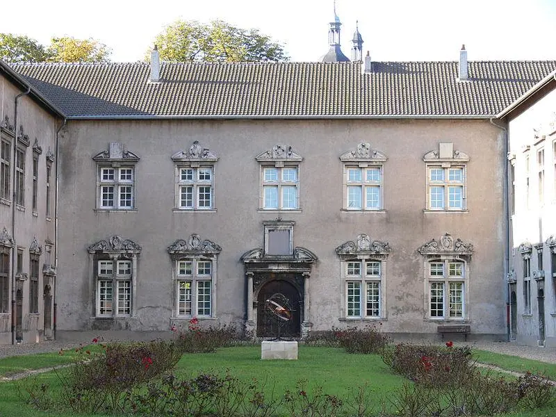 Foto von Hochschule - François BERNARDIN - © Creative Commons (https://creativecommons.org/licenses/by-sa/4.0/deed.fr)