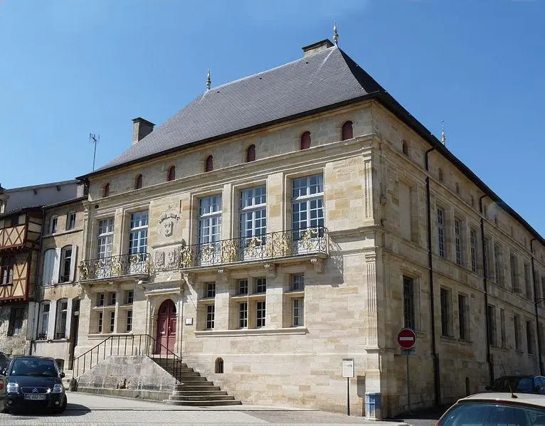 Foto von Hôtel de Florainville, derzeit Rathaus - Ji-Elle - © Creative Commons (https://creativecommons.org/licenses/by-sa/4.0/deed.fr)