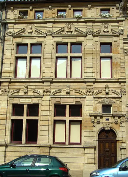 Foto de Edificio - MOSSOT - © Creative Commons (https://creativecommons.org/licenses/by-sa/4.0/deed.fr)