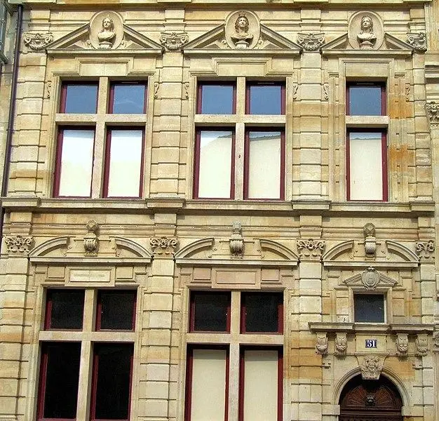 Foto von Gebäude - MOSSOT - © Creative Commons (https://creativecommons.org/licenses/by-sa/4.0/deed.fr)