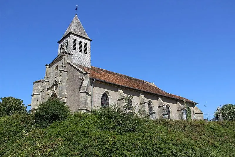 Foto von Kirche und Friedhof umgeben ihn - Ketounette - © Creative Commons (https://creativecommons.org/licenses/by-sa/4.0/deed.fr)