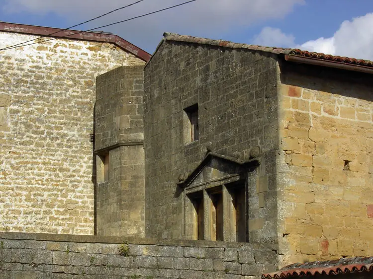 Foto von Haus, das als Prior von Saint-Hilaire-Saint-Nicolas bekannt ist - POP Plateforme Ouverte du Patrimoine / Base Mérimée - © Ministère de la Culture (France), Médiathèque du patrimoine et de la photographie, diffusion RMN-GP