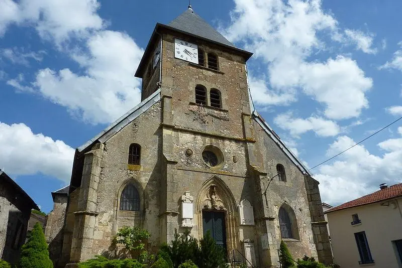 Photo de Eglise Saint-Maurice-de-Naives - Clemclar - © Creative Commons (https://creativecommons.org/licenses/by-sa/4.0/deed.fr)