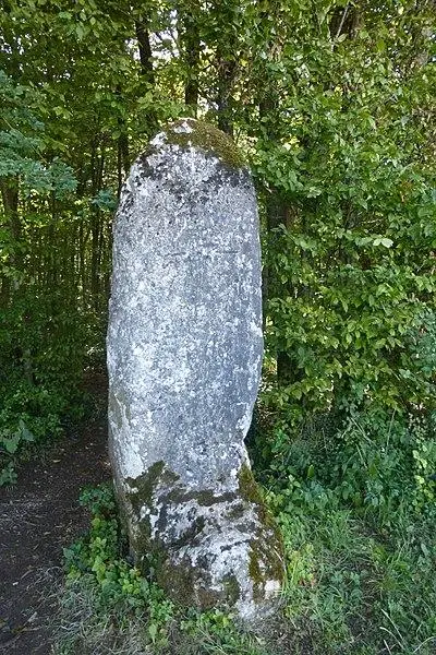 Foto von Menhir sagt Lady Schonne - Alfri - © Creative Commons (https://creativecommons.org/licenses/by-sa/4.0/deed.fr)