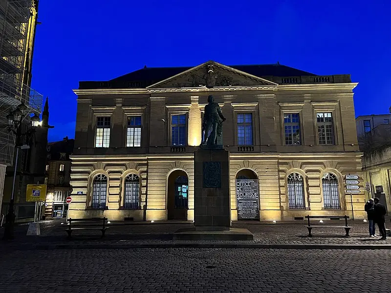 Foto de Edificio militar - Chabe01 - © Creative Commons (https://creativecommons.org/licenses/by-sa/4.0/deed.fr)