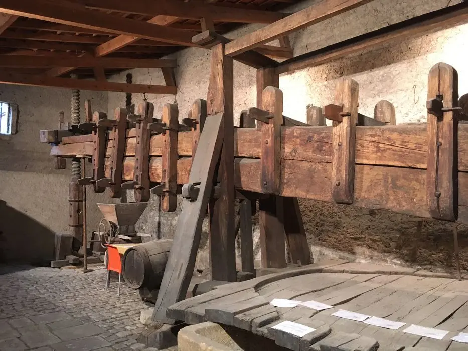 Foto von Schaukelpresse und Gebäude, die es beherbergen - POP Plateforme Ouverte du Patrimoine / Base Mérimée - © Ministère de la Culture (France), Direction Régionale des Affaires Culturelles du Grand Est – Tous droits réservés 