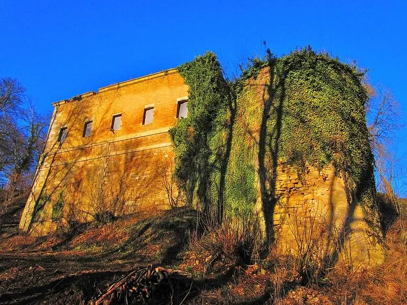 Foto de Castillo (ruinas) - Aimelaime - © Creative Commons (https://creativecommons.org/licenses/by-sa/4.0/deed.fr)