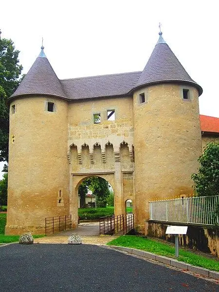 Foto de Castillo (restos) - Aimelaime~commonswiki - © Creative Commons (https://creativecommons.org/licenses/by-sa/4.0/deed.fr)