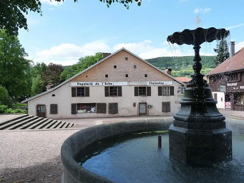 Foto de Granja (antigua) conocida como edificio Chevroton - Ji-Elle - © Creative Commons (https://creativecommons.org/licenses/by-sa/4.0/deed.fr)