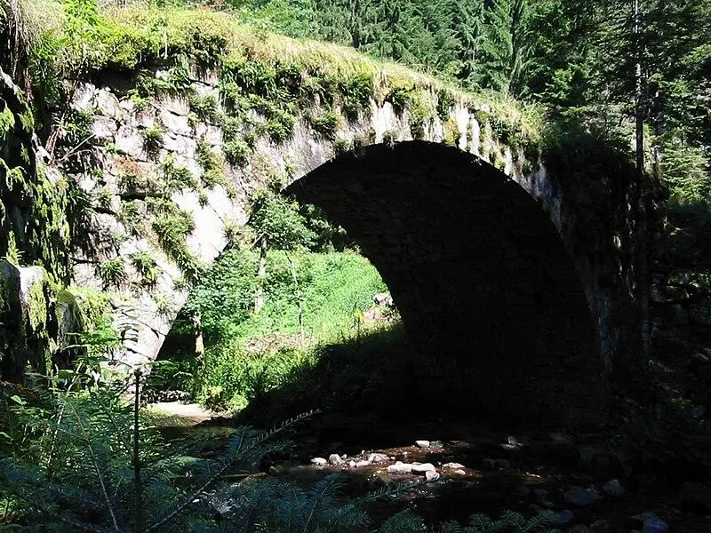 Foto de Pont dit Pont-des-fés (también en la comuna de Xonrupt-Longemer) - Christian Amet - © Creative Commons (https://creativecommons.org/licenses/by-sa/4.0/deed.fr)