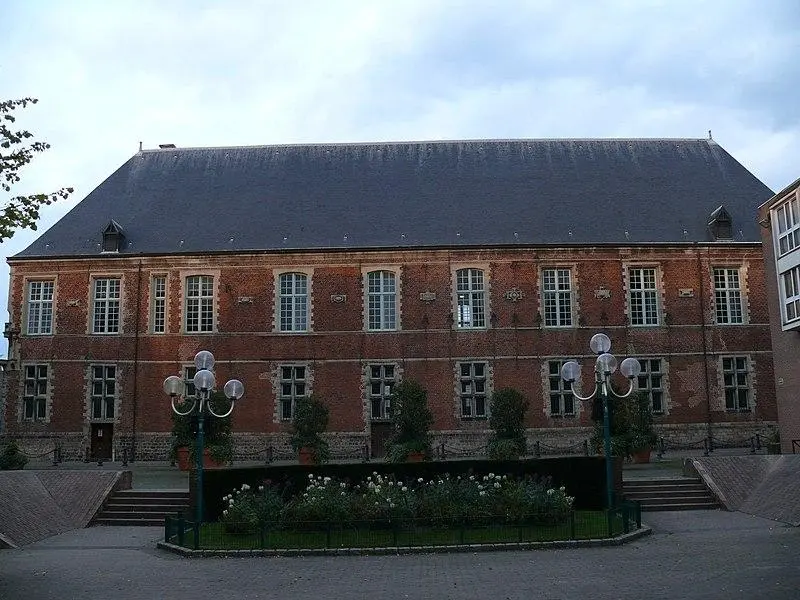 Foto von Ehemaliges College der Gesellschaft von Jesus von Anchin - This illustrationwas made byPeter Potrowl. Please - © Creative Commons (https://creativecommons.org/licenses/by-sa/4.0/deed.fr)