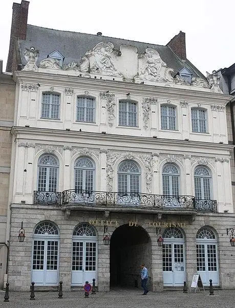 Foto von Dauphin Hotel - Remi Mathis - © Creative Commons (https://creativecommons.org/licenses/by-sa/4.0/deed.fr)