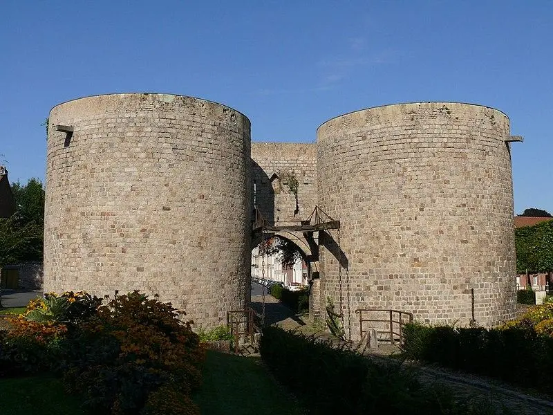 Foto von Arras Porte - This illustrationwas made byPeter Potrowl. Please - © Creative Commons (https://creativecommons.org/licenses/by-sa/4.0/deed.fr)