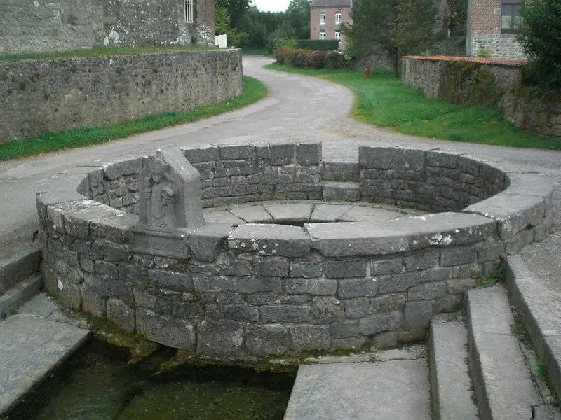 Foto von Saint-Eloi Fountain - Chatsam - © Creative Commons (https://creativecommons.org/licenses/by-sa/4.0/deed.fr)