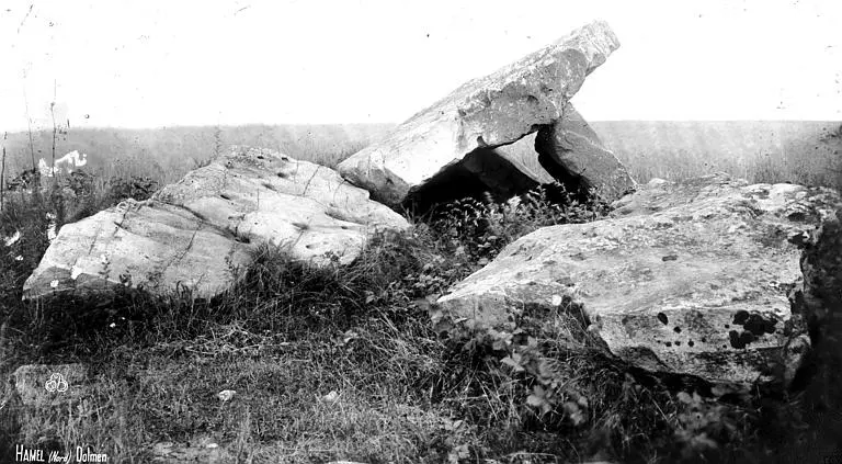 Foto von Dolmen aus Holz - Sous licence Creative Commons (https://creativecommons.org/licenses/by-sa/4.0/deed.fr) - Par Gzen92Bot - © Creative Commons (https://creativecommons.org/licenses/by-sa/4.0/deed.fr)