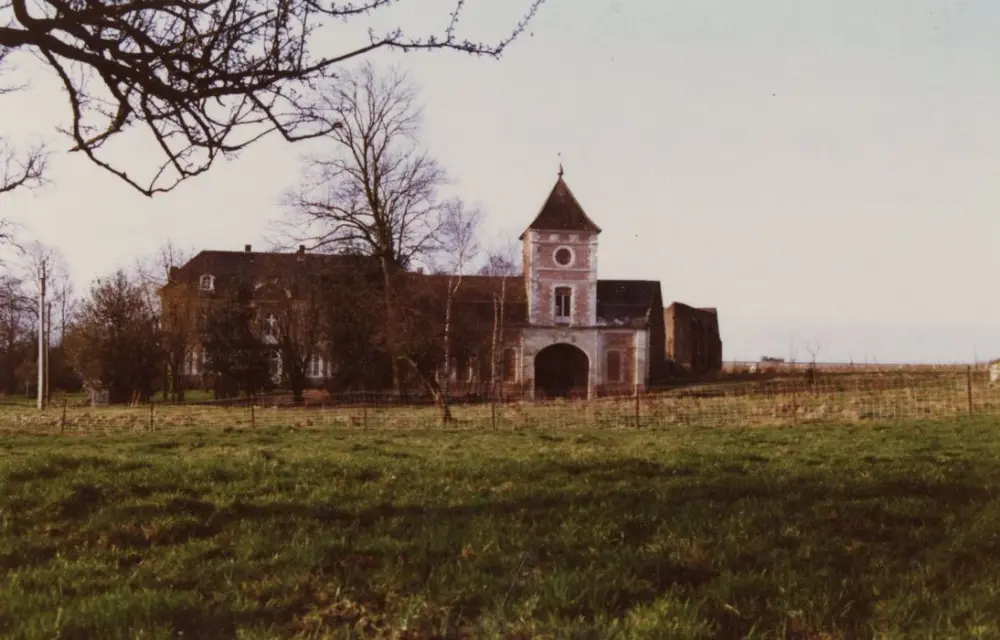 Foto di Castello e fattoria dall'alto - POP Plateforme Ouverte du Patrimoine / Base Mérimée - © Ministère de la Culture (France), Médiathèque du patrimoine et de la photographie, tous droits réservés