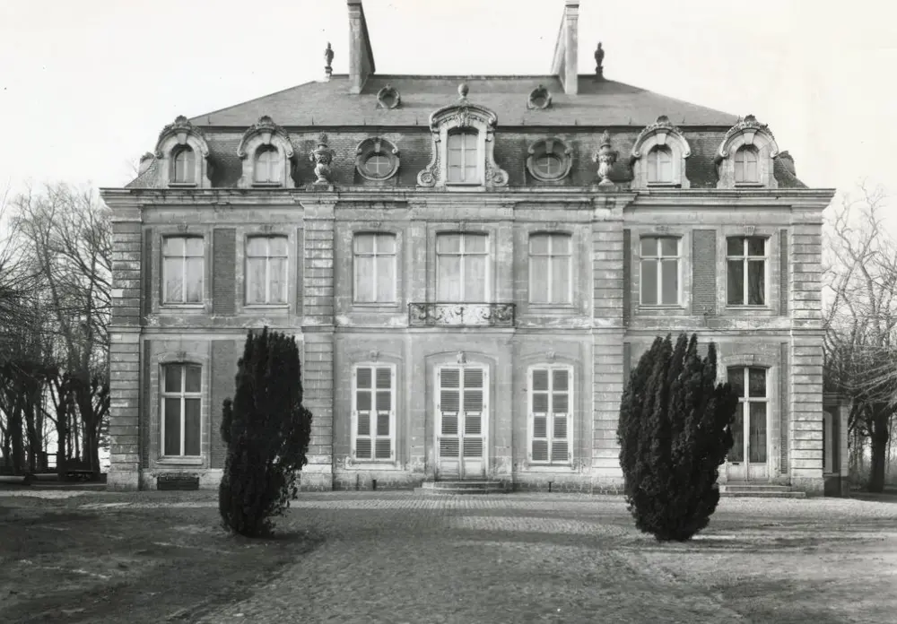 Foto von Schloss - POP Plateforme Ouverte du Patrimoine / Base Mérimée - © Ministère de la Culture (France), Médiathèque du patrimoine et de la photographie, tous droits réservés
