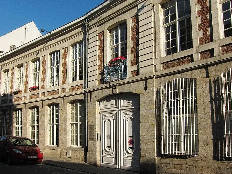Foto de Palacio - Velvet - © Creative Commons (https://creativecommons.org/licenses/by-sa/4.0/deed.fr)