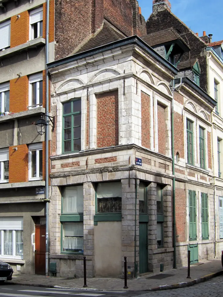 Foto de Edificios - Sous licence Creative Commons (https://creativecommons.org/licenses/by-sa/4.0/deed.fr) - Par Velvet - © Creative Commons (https://creativecommons.org/licenses/by-sa/4.0/deed.fr)