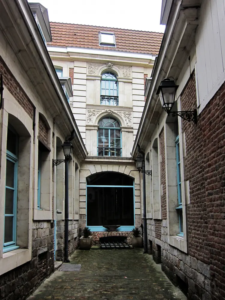 Foto de Edificio - Sous licence Creative Commons (https://creativecommons.org/licenses/by-sa/4.0/deed.fr) - Par Velvet - © Creative Commons (https://creativecommons.org/licenses/by-sa/4.0/deed.fr)