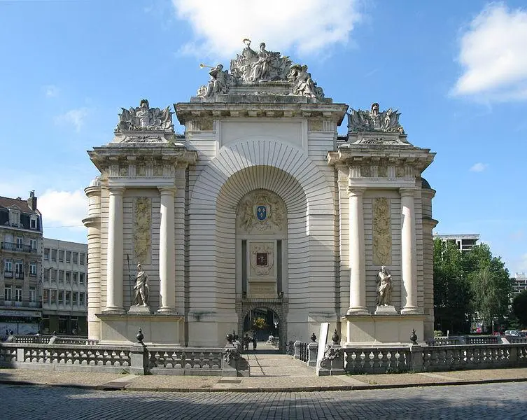 Foto von Porte de Paris - Jiel Beaumadier (http://jiel.b.free.fr) - © Creative Commons (https://creativecommons.org/licenses/by-sa/4.0/deed.fr)