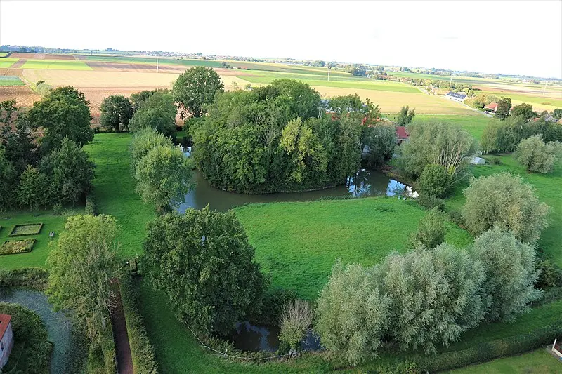 Foto von Feudal - Jpcuvelier - © Creative Commons (https://creativecommons.org/licenses/by-sa/4.0/deed.fr)