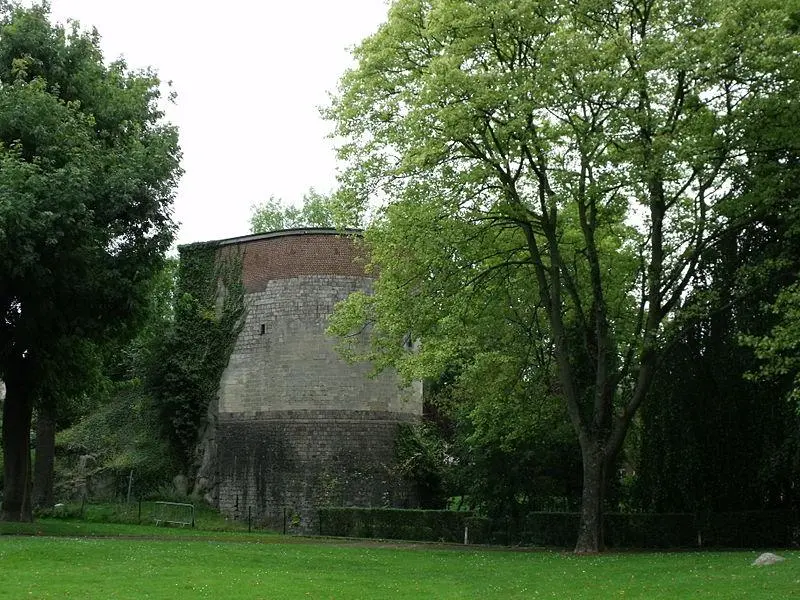 Foto von Dodenne -Tour - Alex59300 - © Creative Commons (https://creativecommons.org/licenses/by-sa/4.0/deed.fr)