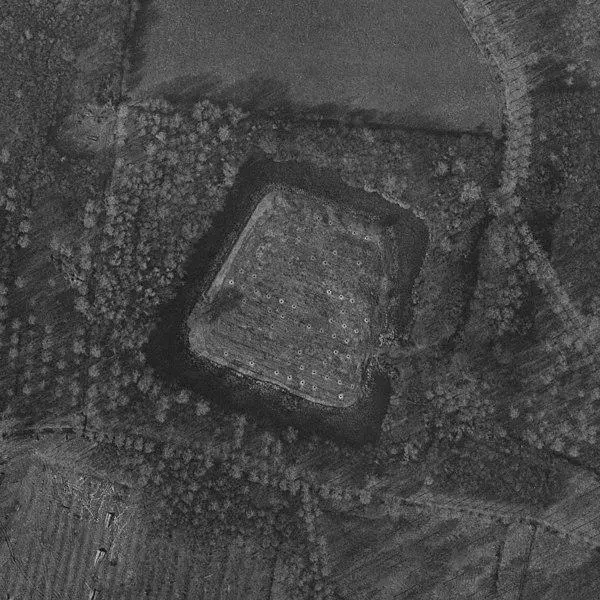 Foto von Feudal Clod namens Motte Quiquempoix - IGN - © Creative Commons (https://creativecommons.org/licenses/by-sa/4.0/deed.fr)