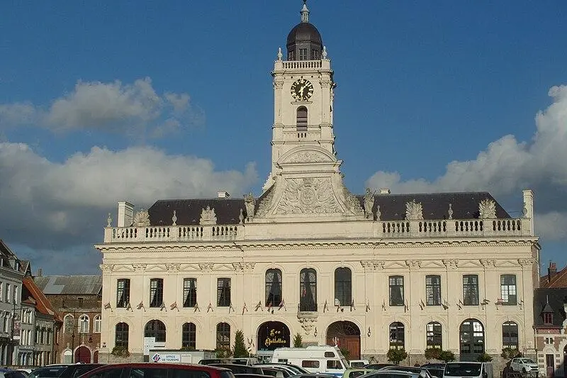 Foto von Rathaus und Glockenturm - JonathanF08 - © Creative Commons (https://creativecommons.org/licenses/by-sa/4.0/deed.fr)
