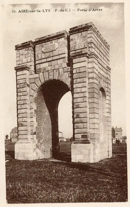 Foto von Alte Türen von Arras und Saint-Omer - POP Plateforme Ouverte du Patrimoine / Base Mérimée - © Ministère de la Culture (France), Médiathèque du patrimoine et de la photographie, tous droits réservés