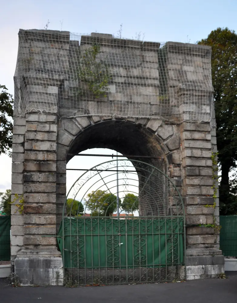 Foto von Alte Türen von Arras und Saint-Omer - Sous licence Creative Commons (https://creativecommons.org/licenses/by-sa/4.0/deed.fr) - Par Felouch Kotek - © Creative Commons (https://creativecommons.org/licenses/by-sa/4.0/deed.fr)