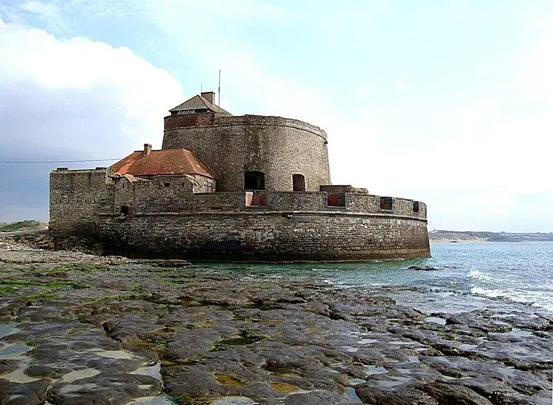 Foto di Fort Vauban dice Mahon Strong - Velvet - © Creative Commons (https://creativecommons.org/licenses/by-sa/4.0/deed.fr)